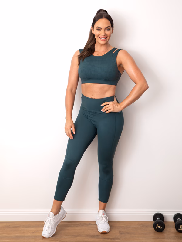 Does Emily Skye have an online fitness program?