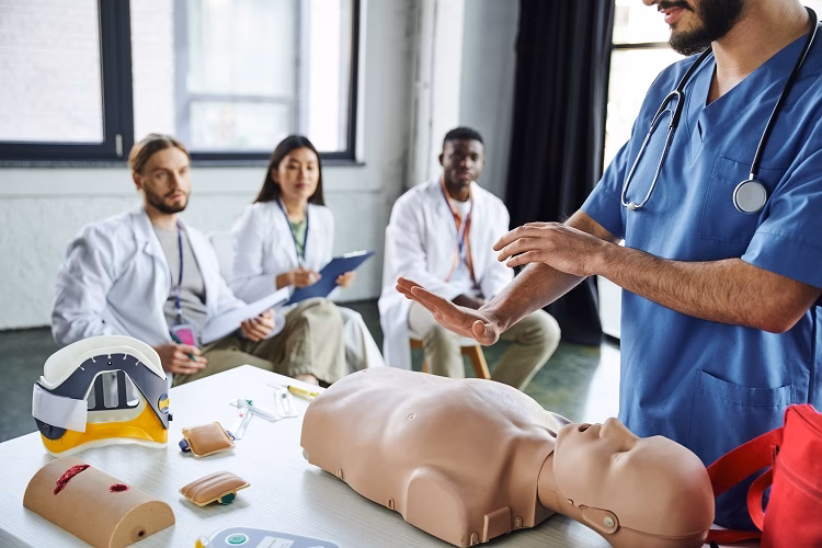 Does the American Heart Association sponsor BLS & ACLS courses?