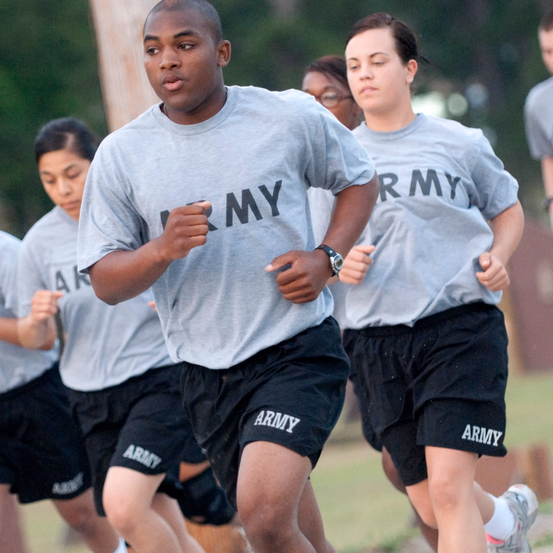 Welche Arten von Army-Ausrüstung bietet der Shop?