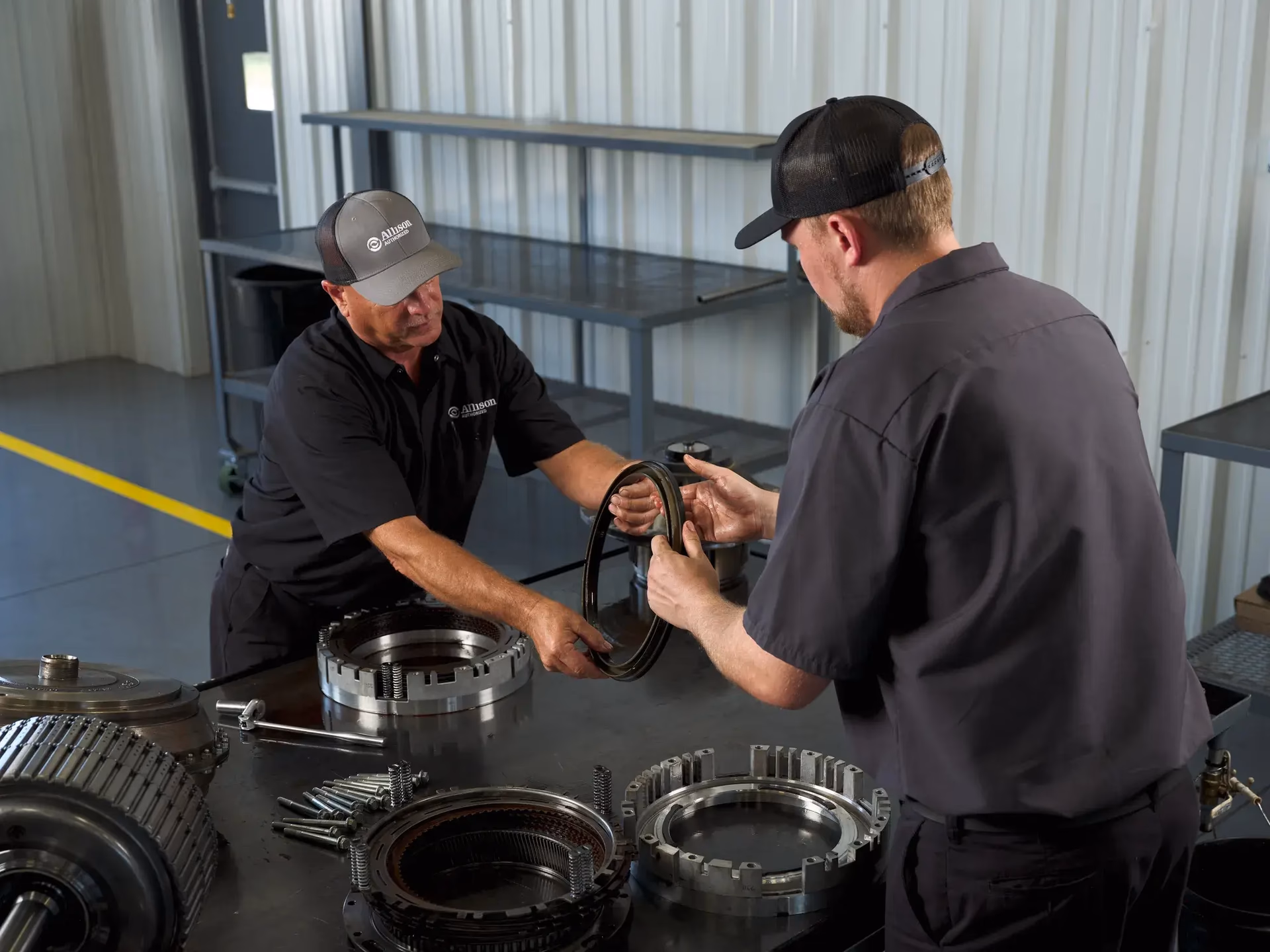 Who should take the automatic transmission disassembly & troubleshooting course?