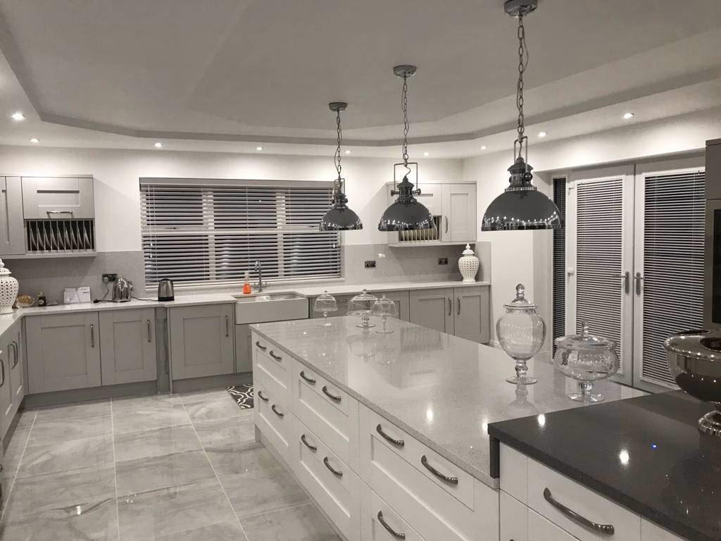 How many windows has blinds direct furnished?