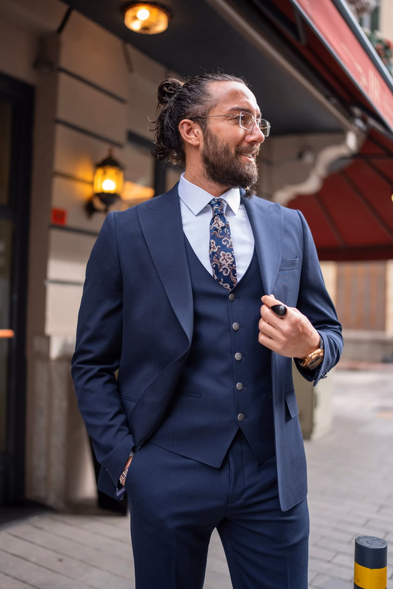 Are men's blue suits suitable for formal events?