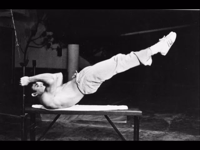 Does Bruce Lee have an Ab Roller?