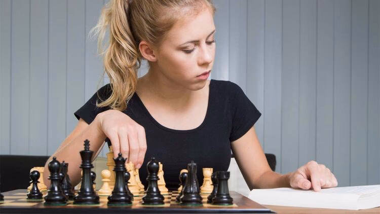 How do I learn chess online?