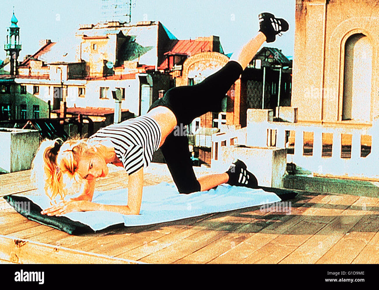 How does Claudia perform a yoga workout?