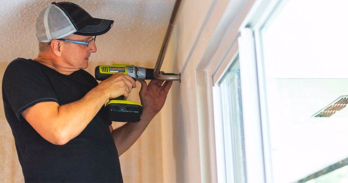 How does curtain installation work?