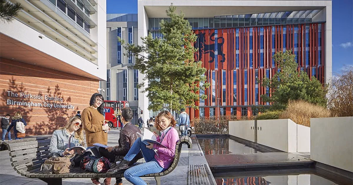 Does Birmingham Metropolitan College offer Art & Design courses?