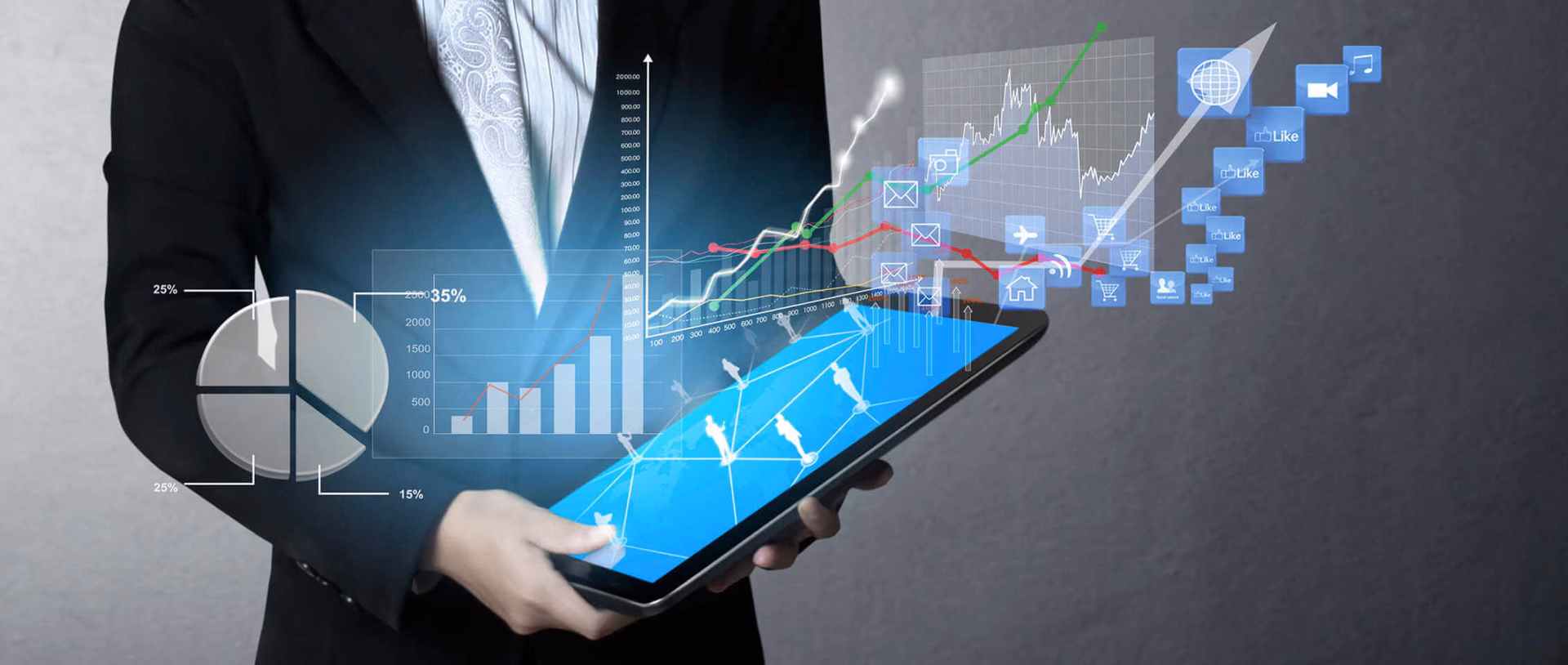 How many universities in the USA offer digital marketing courses?