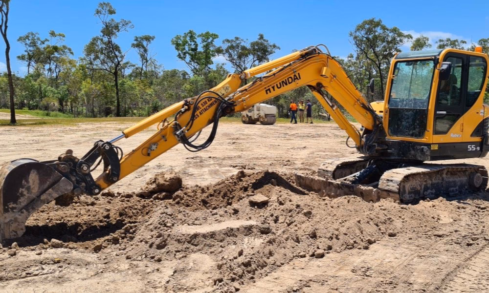What is an excavator training course?