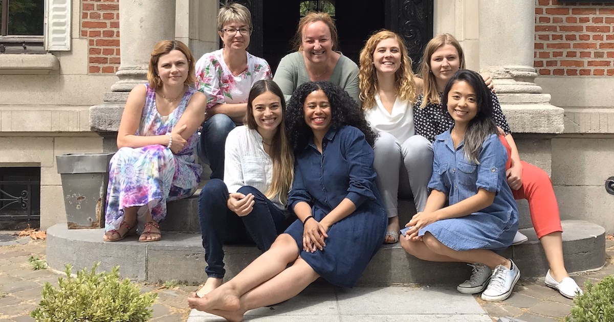 How do I become a family constellation therapist?