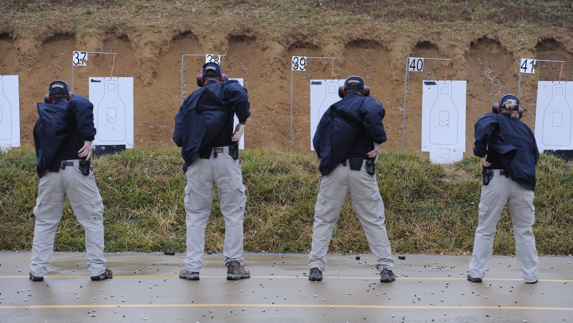 Does the FBI have a law enforcement academy?