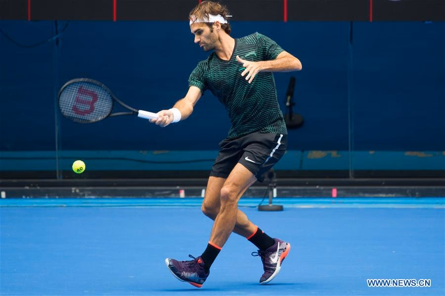 What exercises does Roger Federer do during the off season?