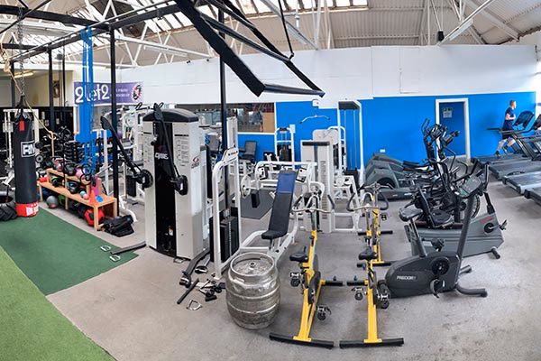 What classes are offered at Everlast gyms Cardiff?