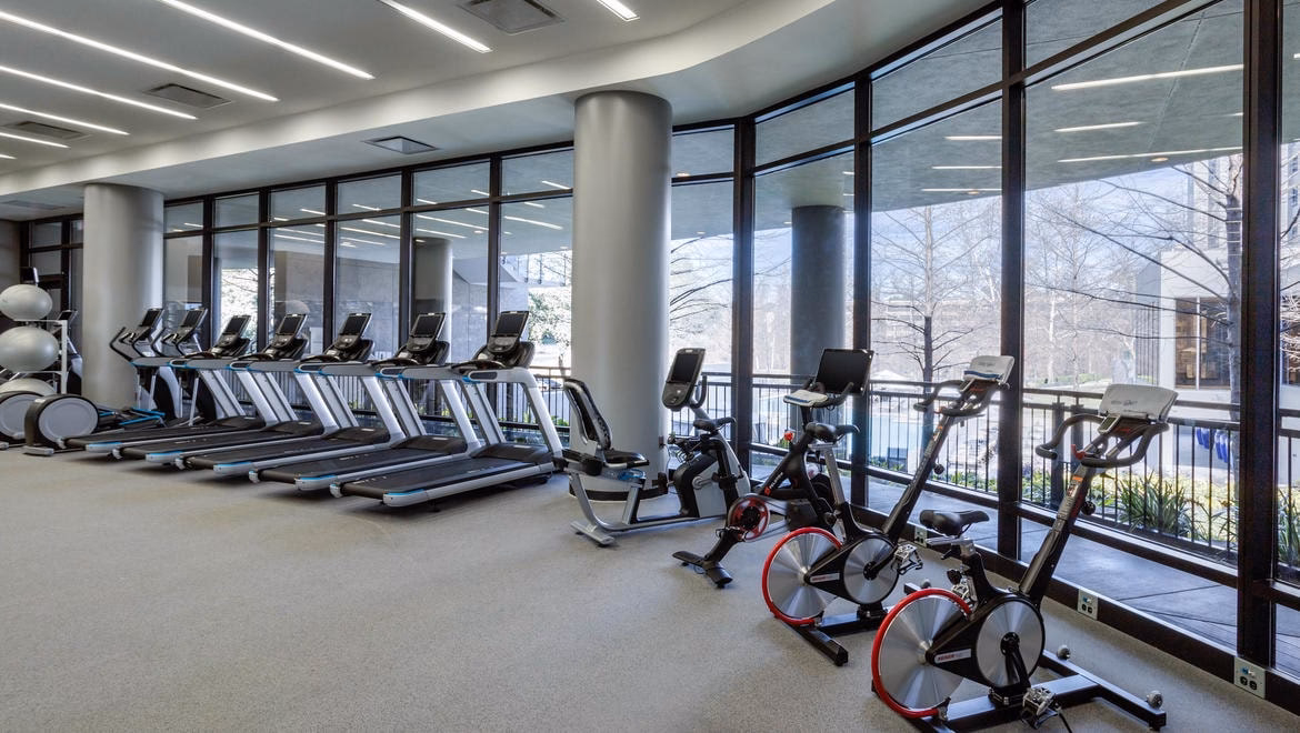 What classes are offered at Houston gym?