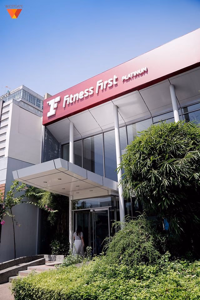 How many classes does fitness first platinum offer?