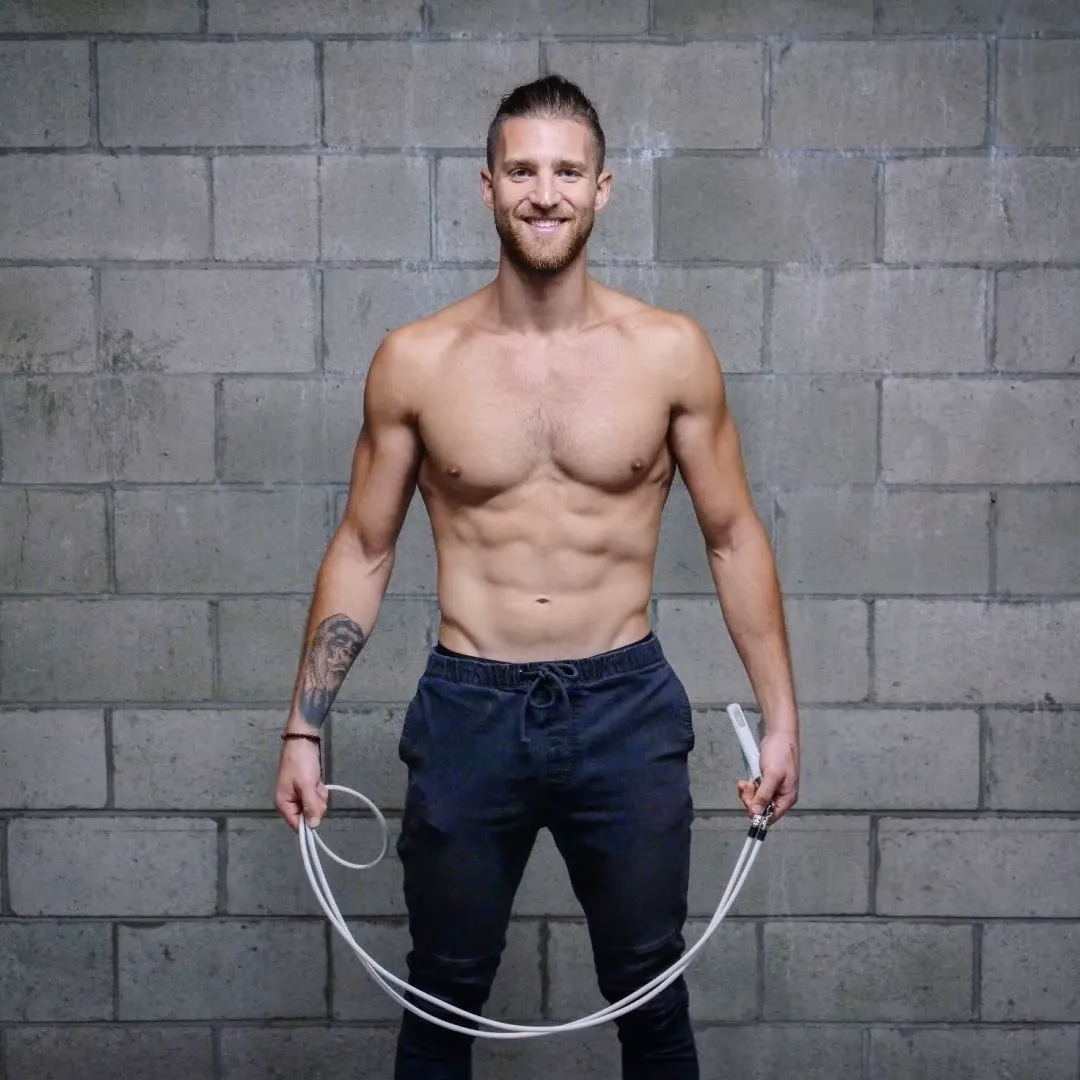 Can a male fitness model make a living?