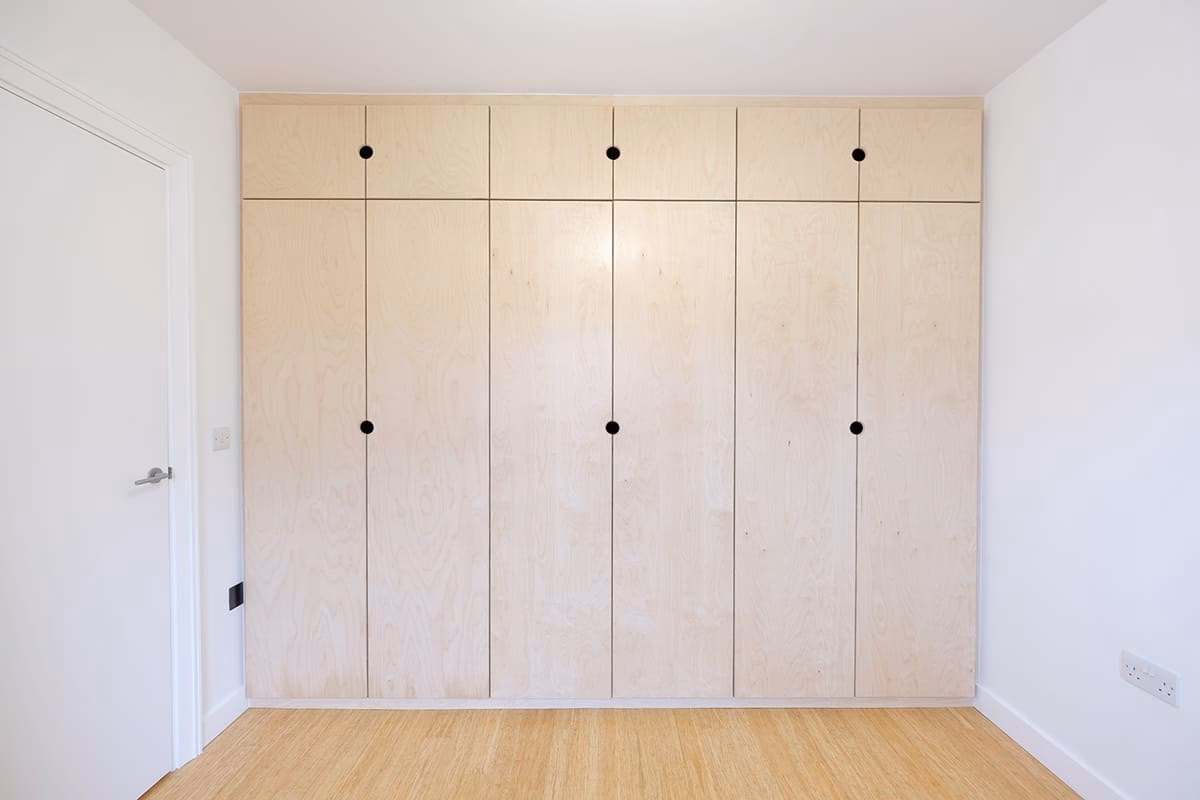 Should you choose a fitted or sliding wardrobe?