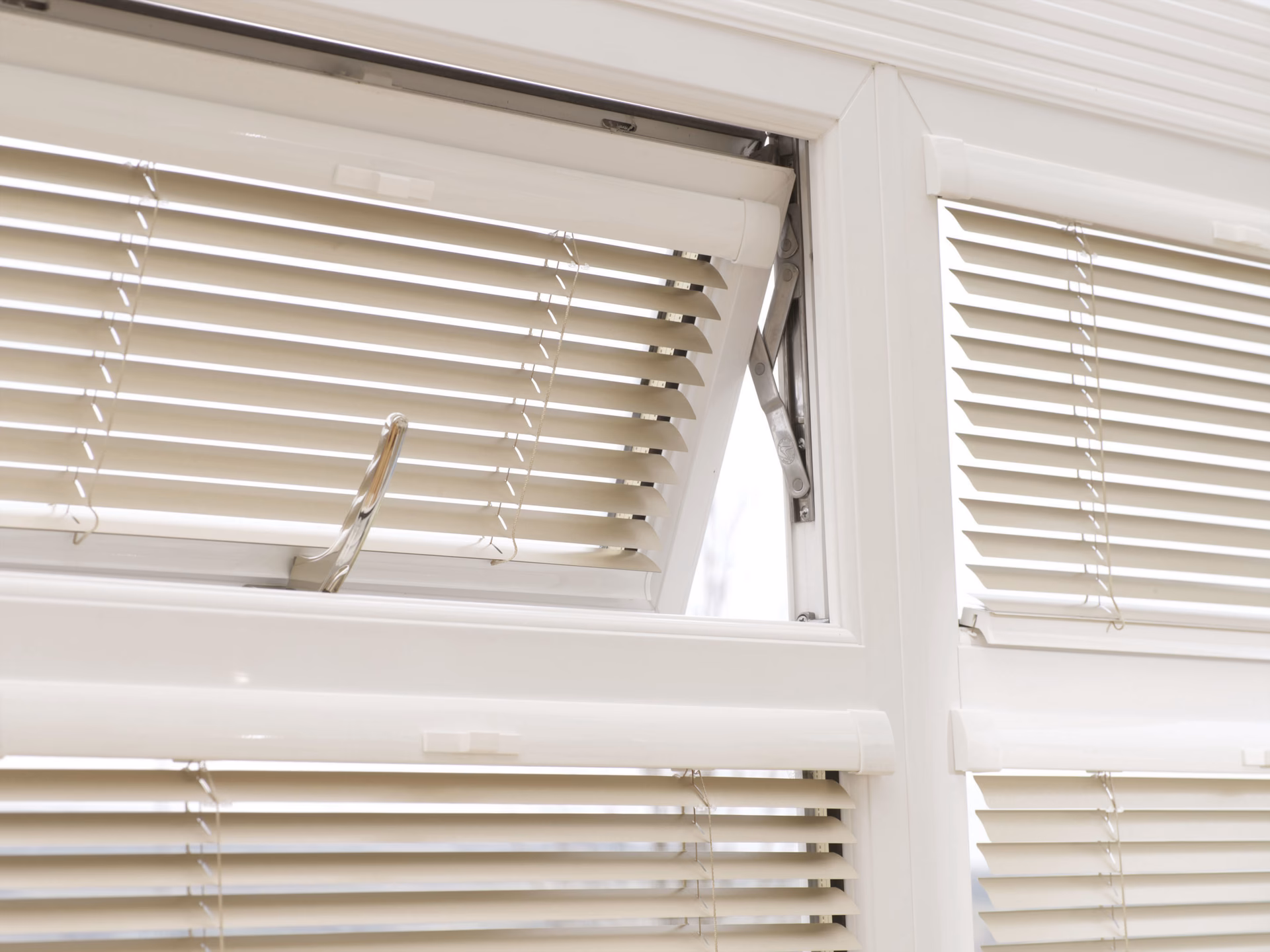 How do Perfect Fit blinds work?