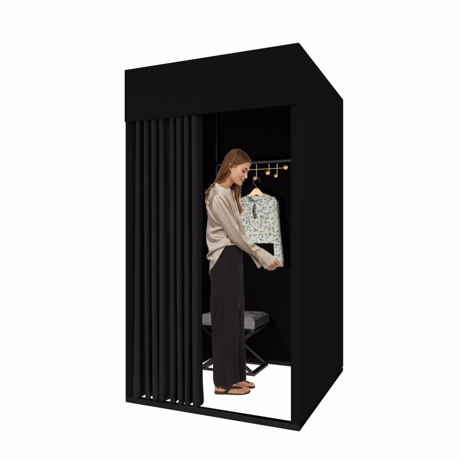 What is a fitting room demo store?