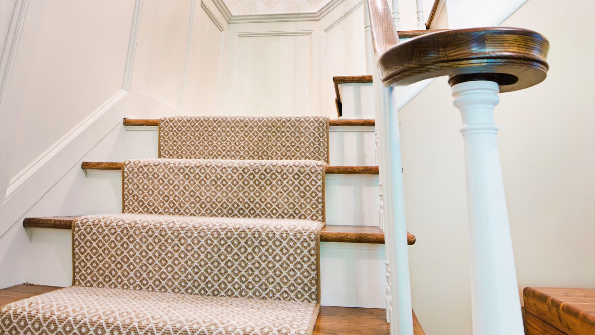 How to maintain a carpeted stair?
