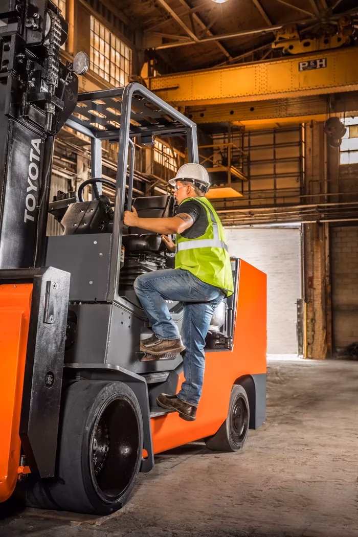 What is a forklift training course?