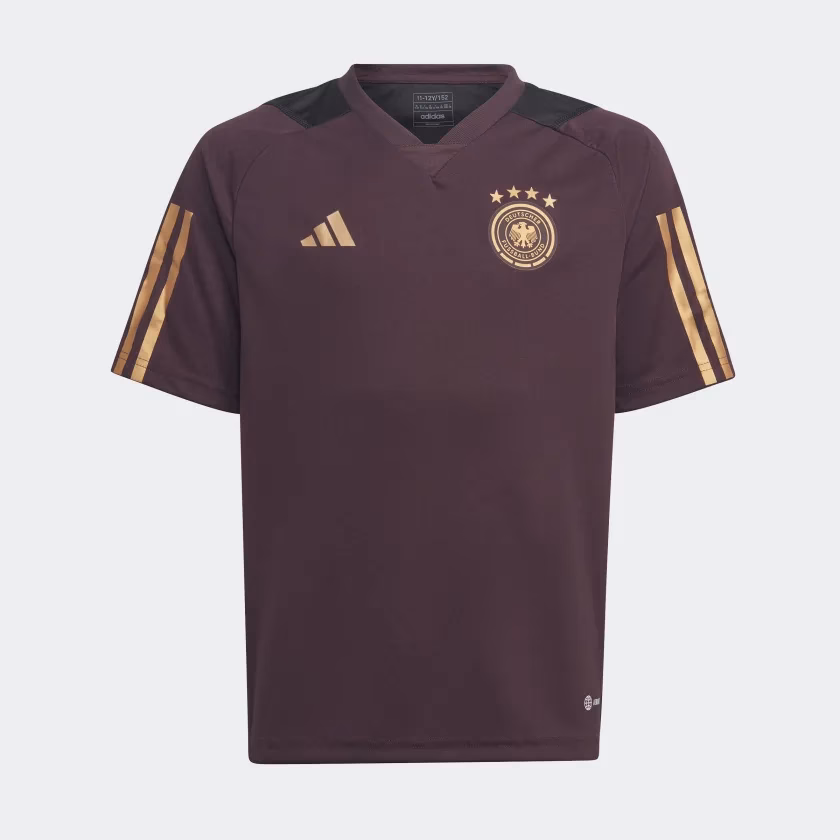 Why should you buy Germany football training kits?