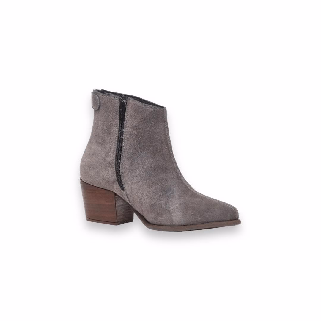 Which women's wide fit boots are available at John Lewis & Partners?