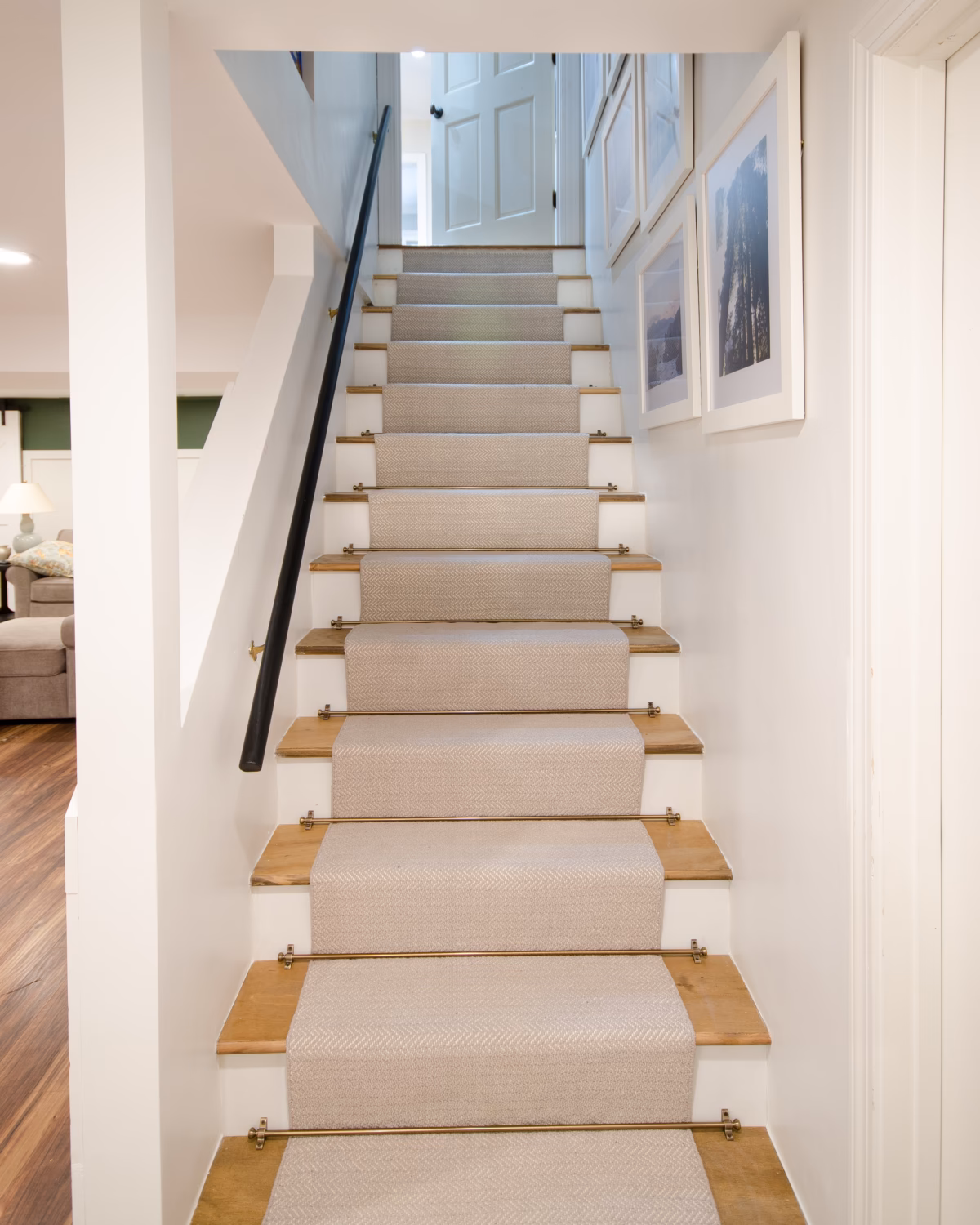 How do you fit a stair runner?