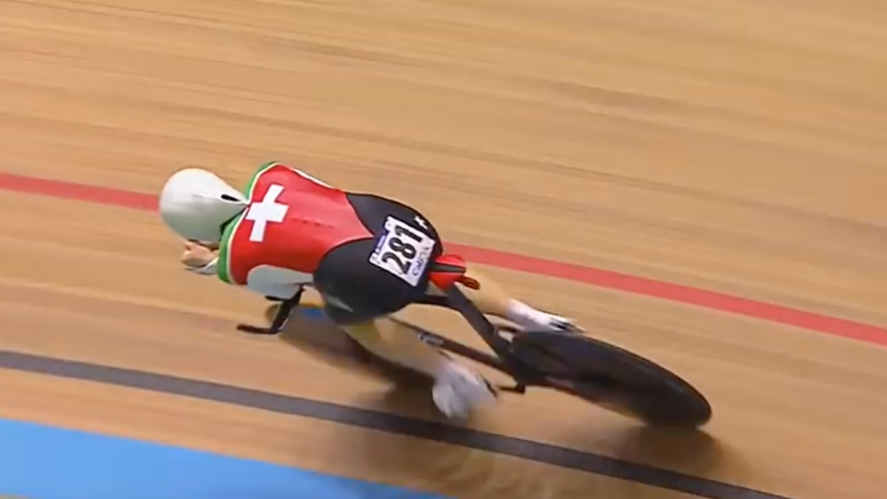 What is the 4 month training plan for track pursuit?