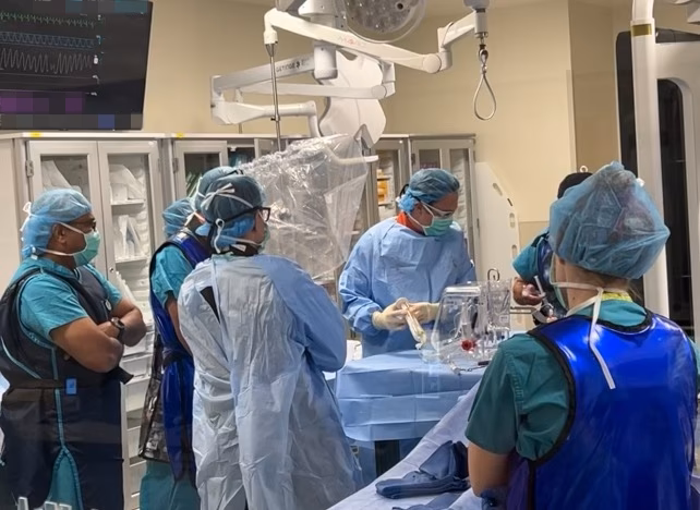 How do I become an interventional radiologist?