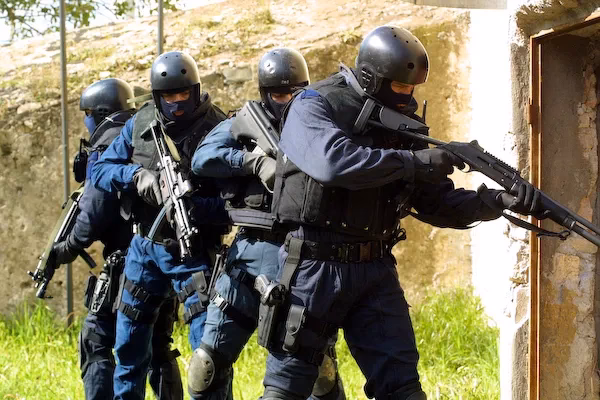 Who is responsible for Italian counter-terrorism?