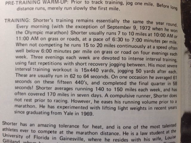 How does Kipchoge train for a marathon?
