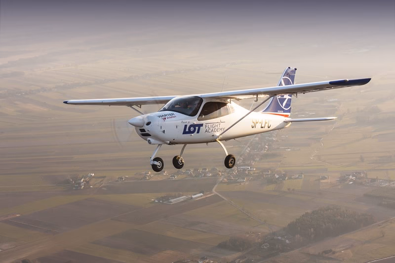 Why should you choose LOT Flight Academy?