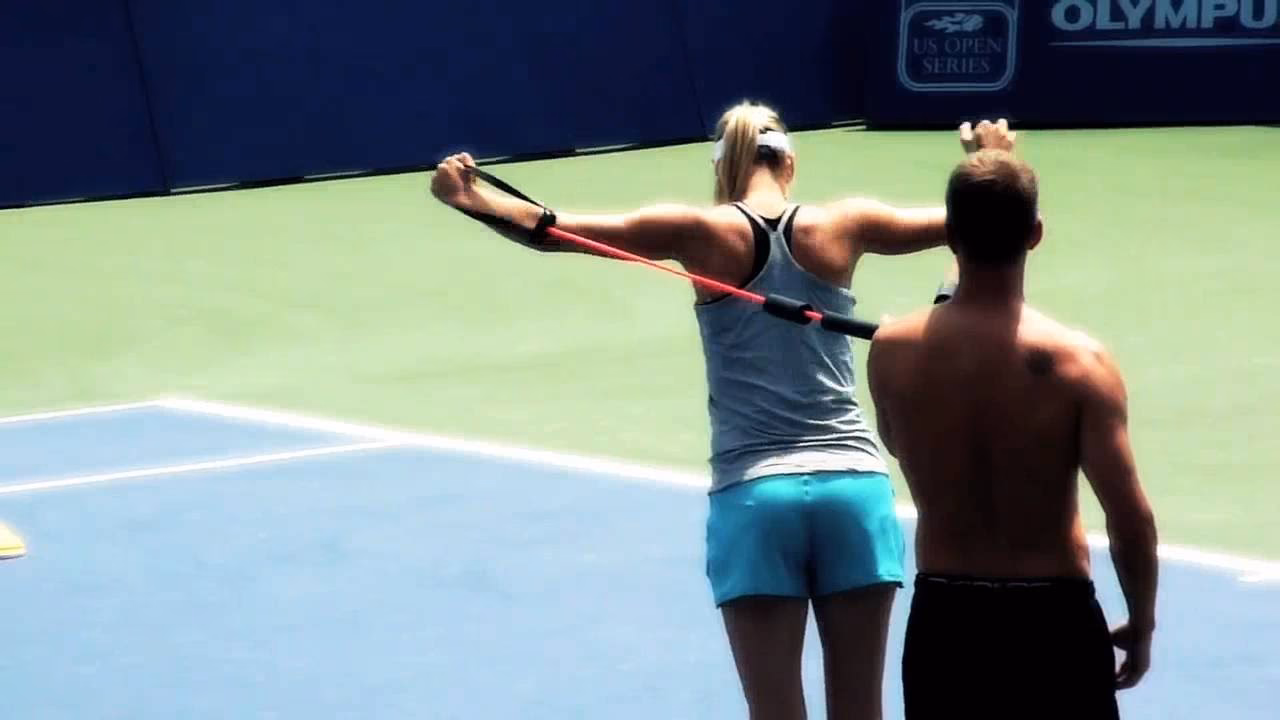Is Maria Sharapova a good tennis player?