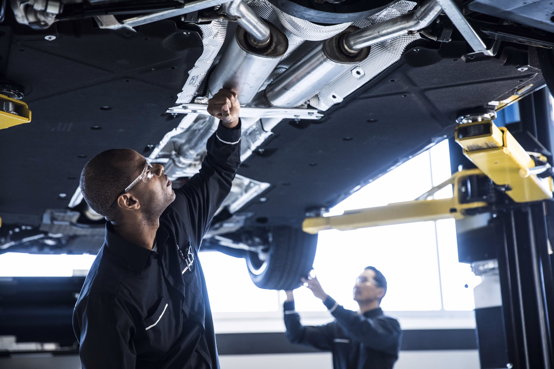 What does a Mercedes-Benz registered technician do?