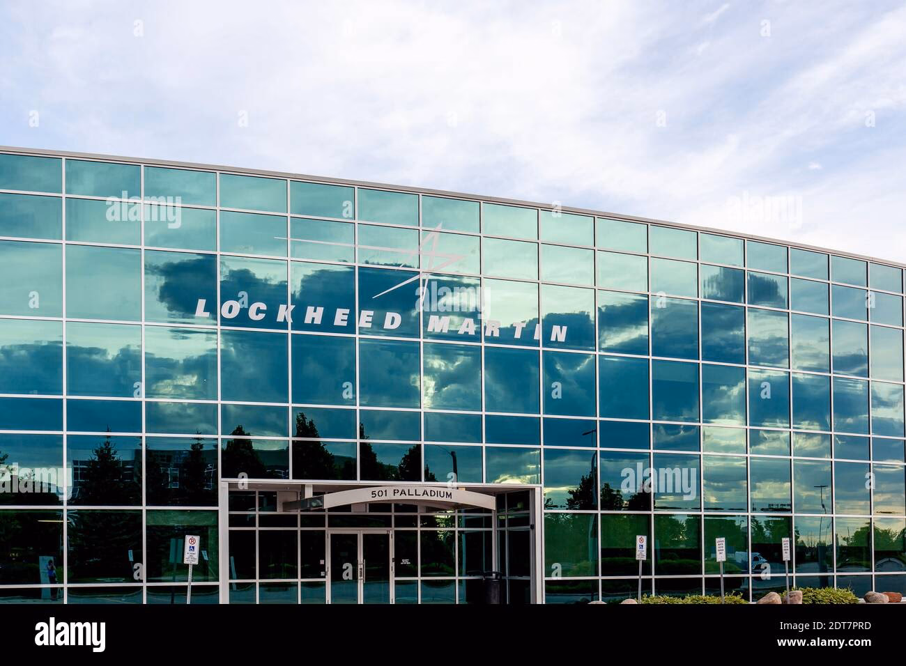 What is the difference between traditional training and Lockheed Martin training?