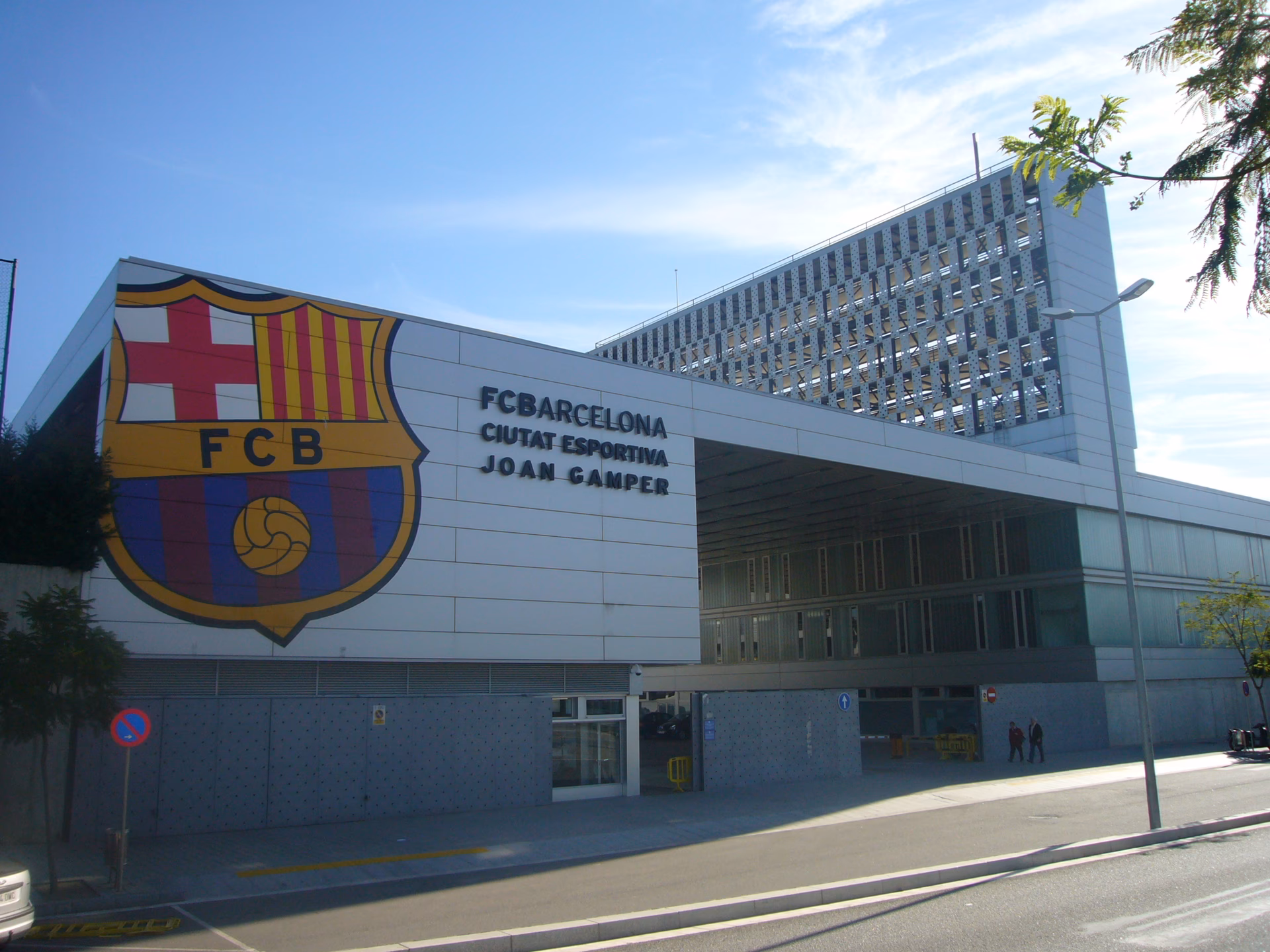 How big is Barcelona's training ground?