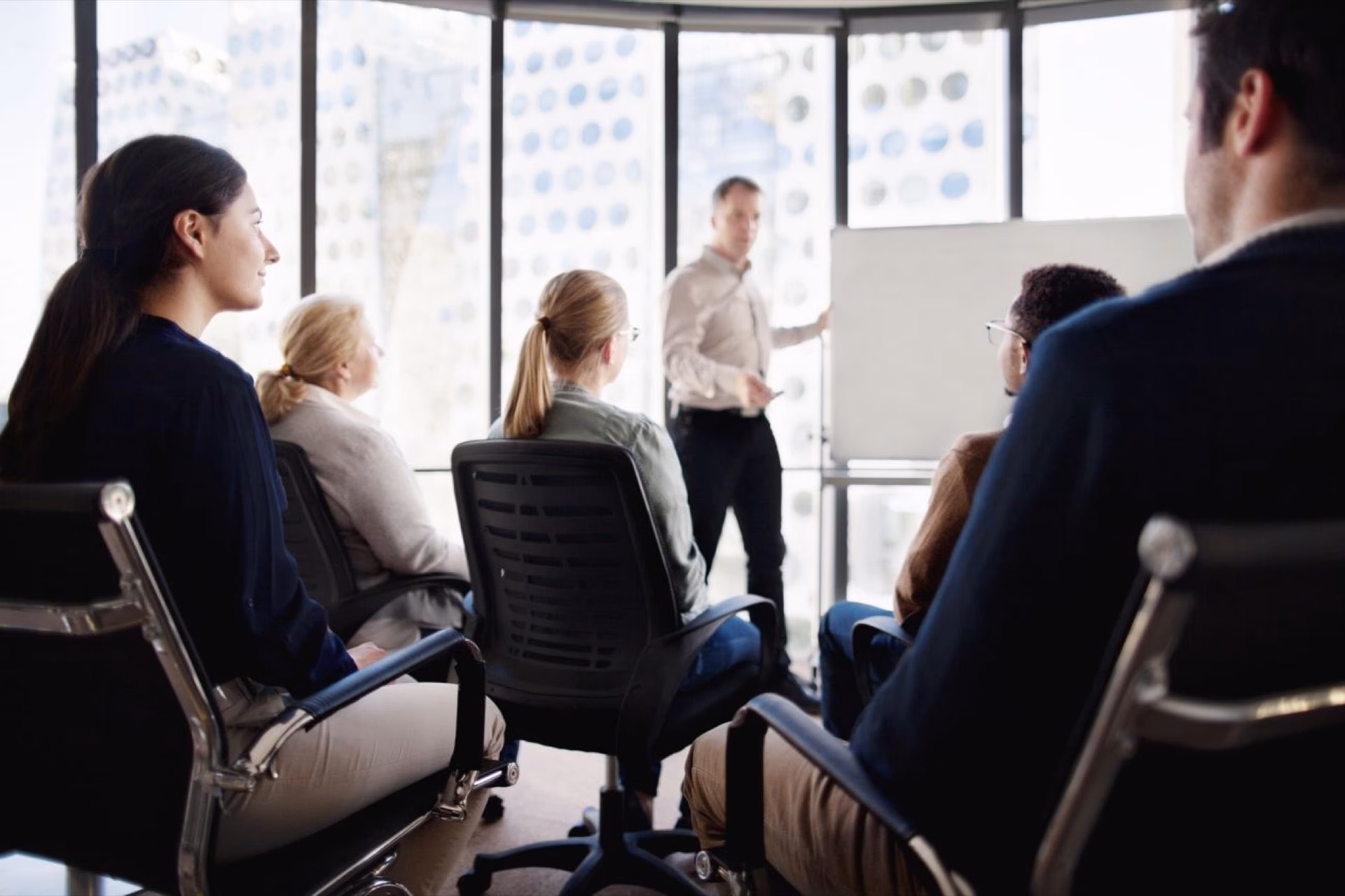 How can a training program help a new employee?