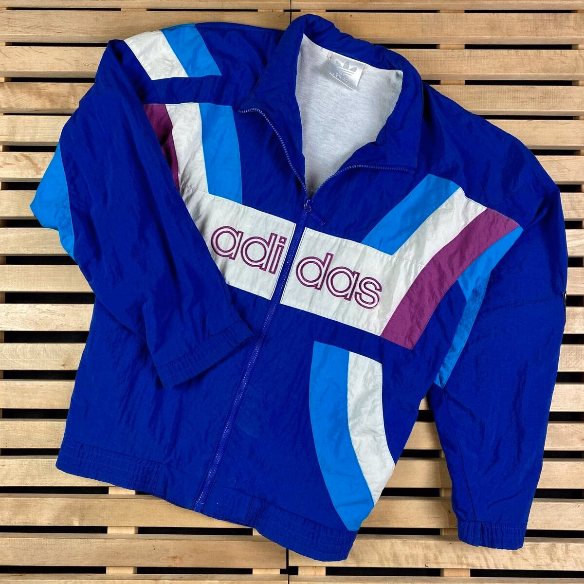 What size is a r3cd windbreaker jacket?