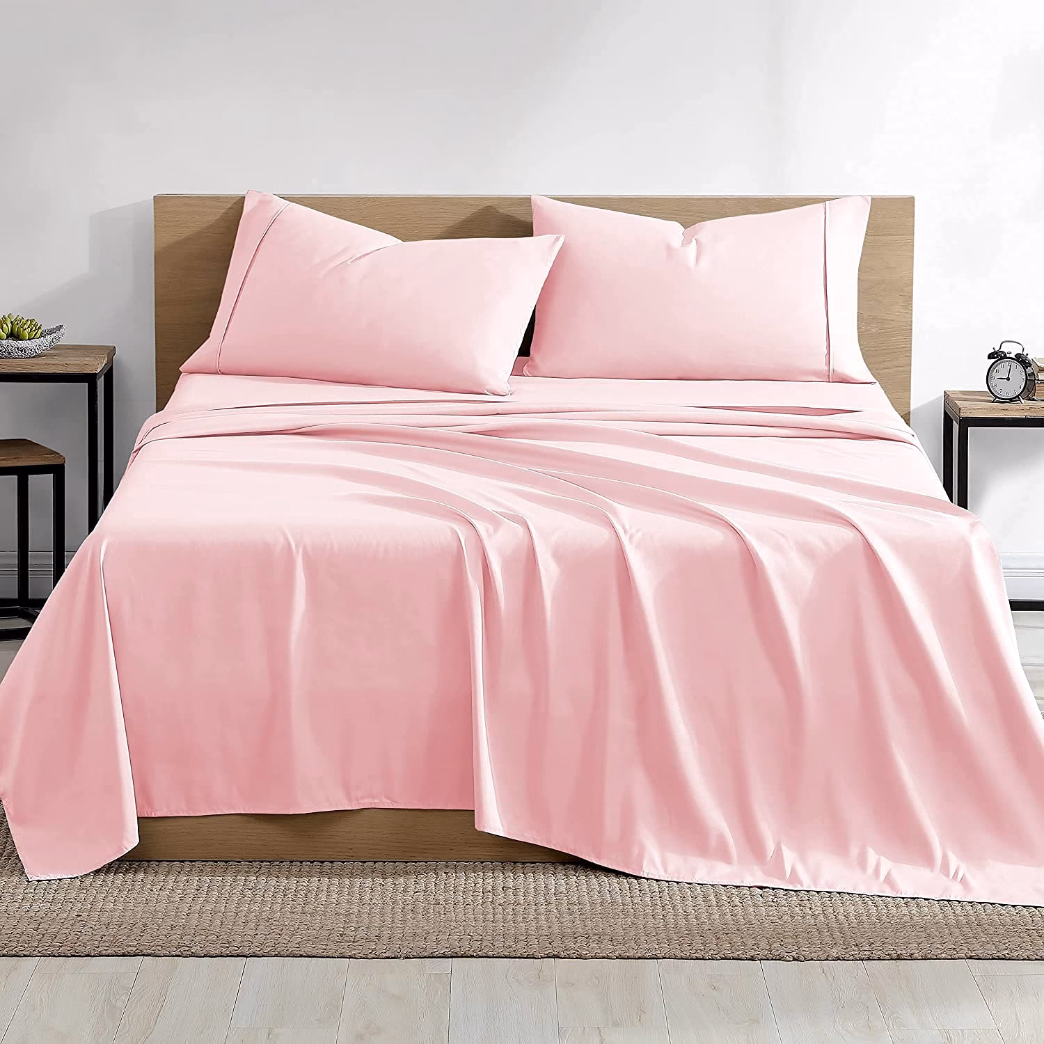 What colors go well with pink bedding?