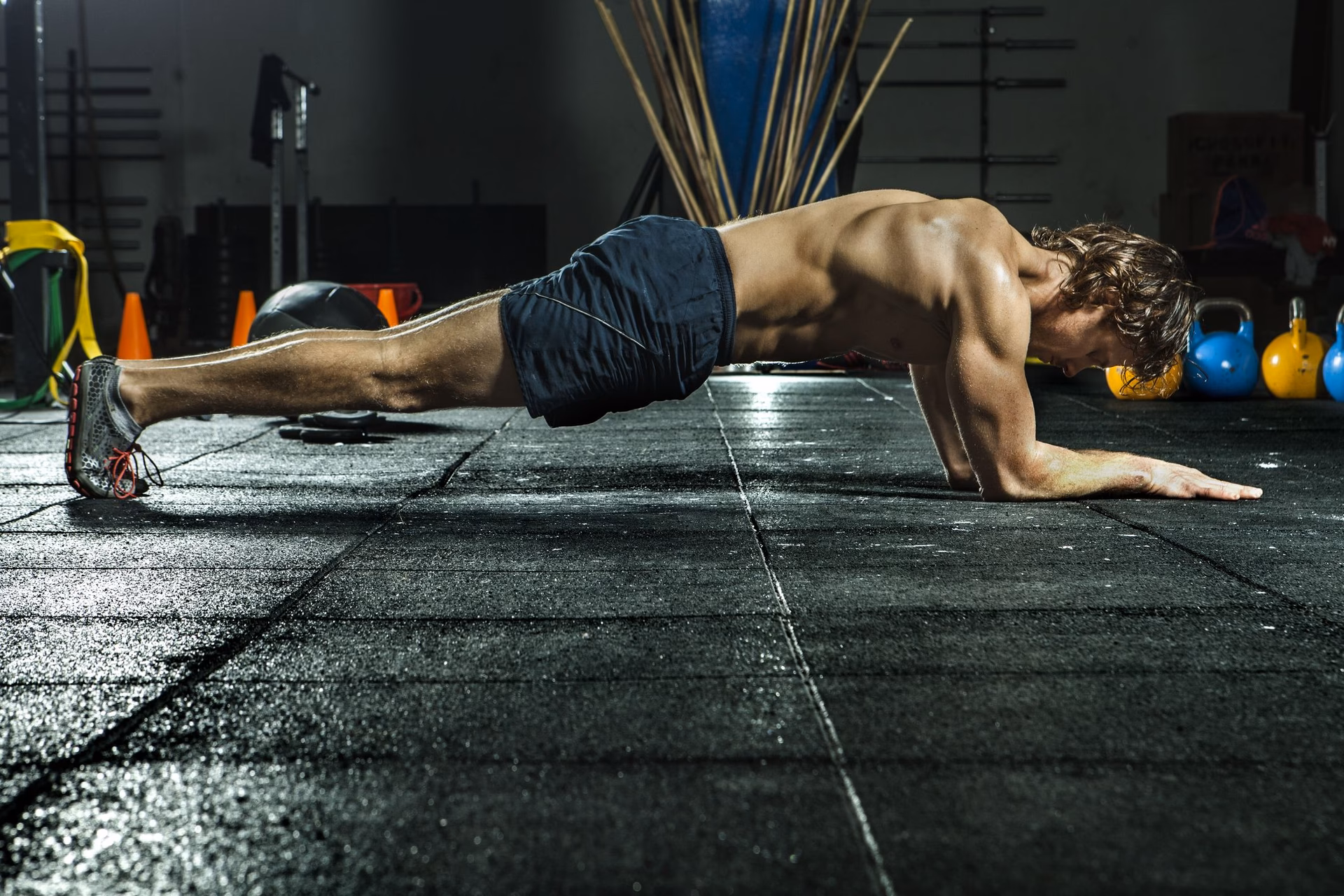 What are the benefits of doing a plank?