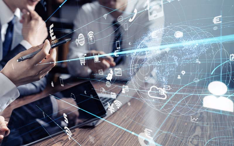 What is a strategic procurement management training programme?