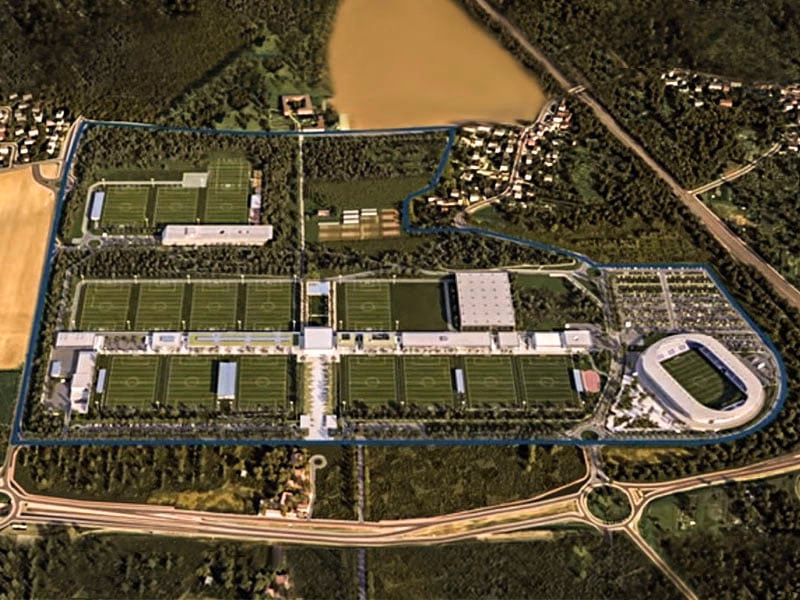 Does Paris Saint-Germain have a multisport training centre?