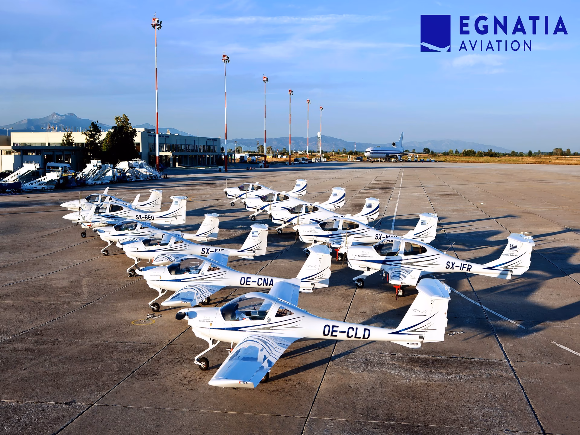 Does Qatar Airways offer a cadet pilot training program?