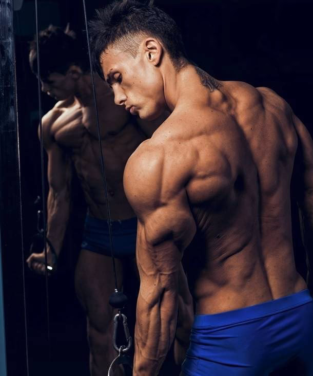 Who are the most popular fitness gurus in Russia?