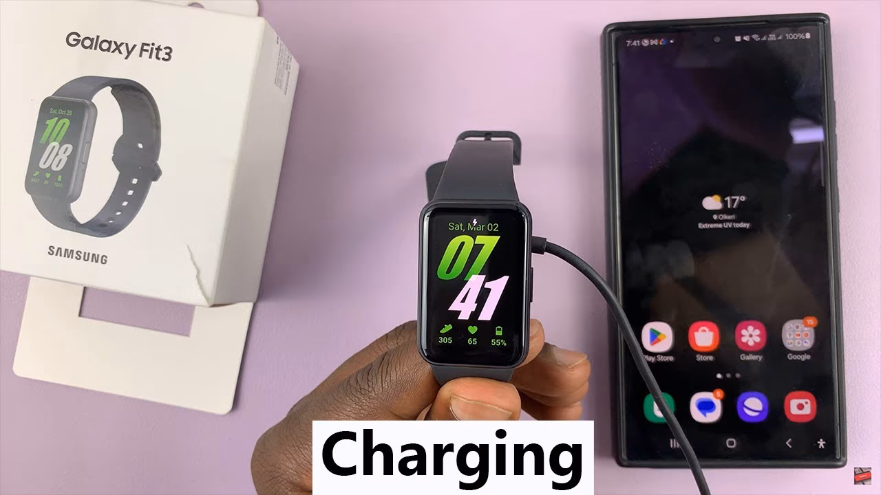 What are the features of the Samsung Galaxy Fite Charger?
