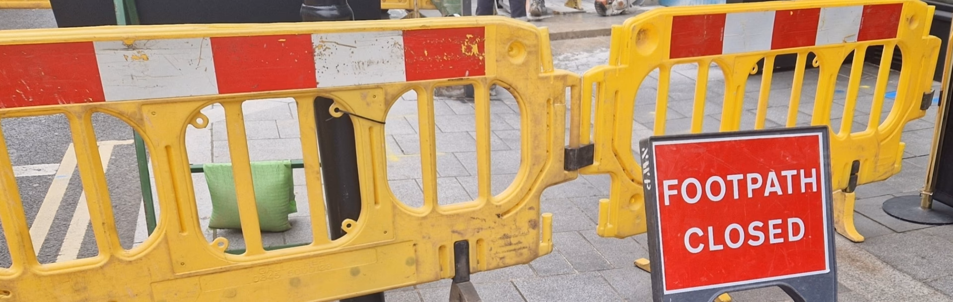 What is a signing lighting & guarding training course (SLG)?