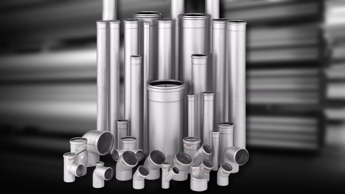 What type of drainage pipe is used in Blücher®?