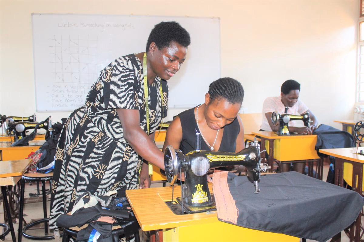 What happens during a tailor training?