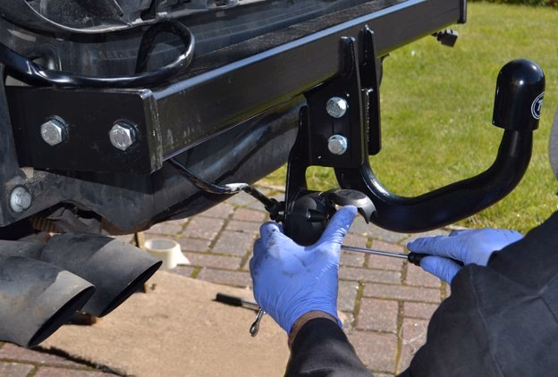 Can Halfords fit a tow bar?